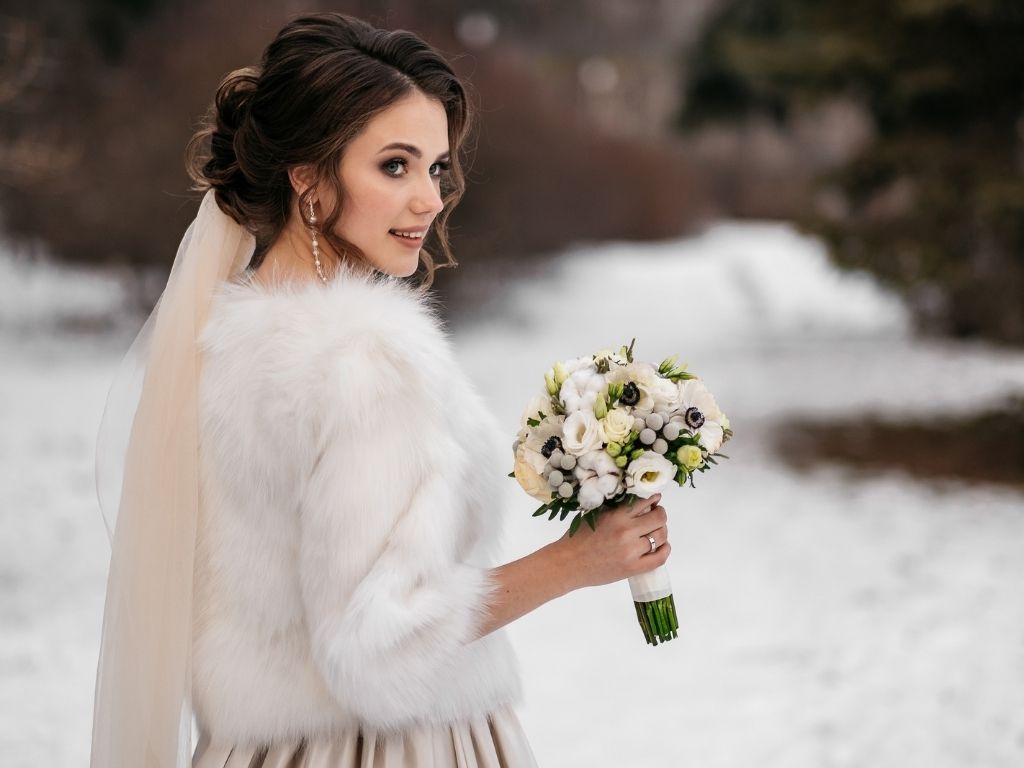 Hochzeitsbilder im Winter Tipp warme Jacke