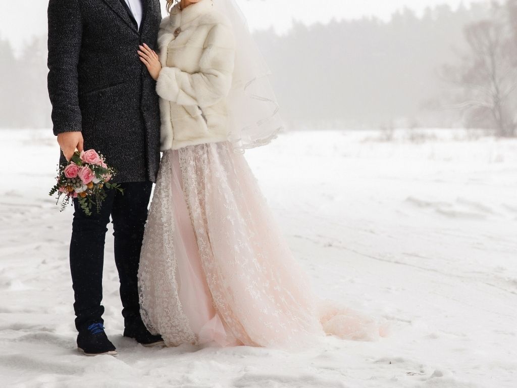 Hochzeitsbilder im Winter Tipp warme Schuhe