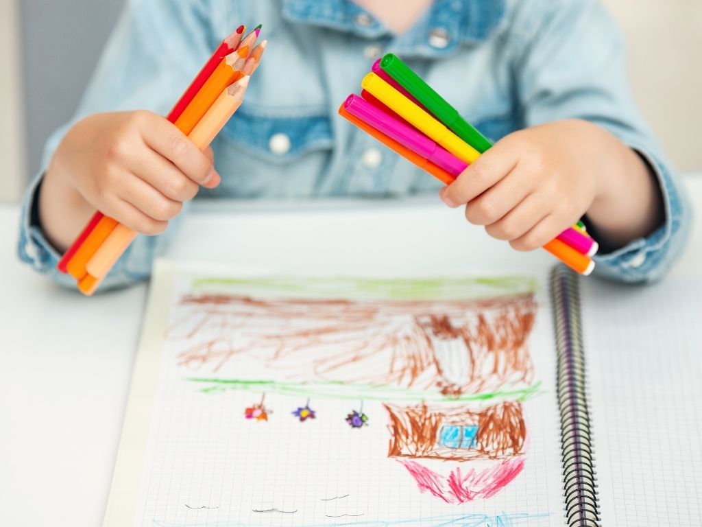 Kinderbeschäftigung Hochzeit Idee ein Spieltisch