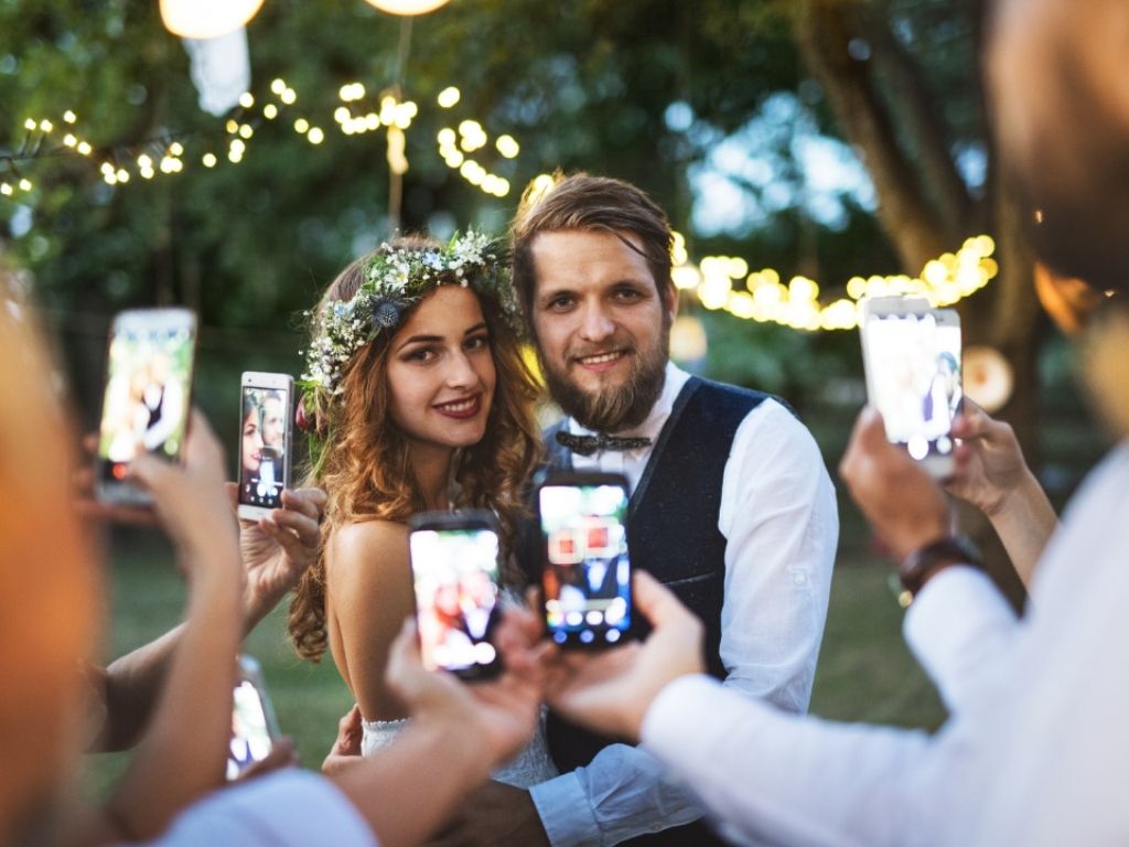 Hochzeitsfotos teilen - Ganz einfach mit allen Hochzeitsgästen