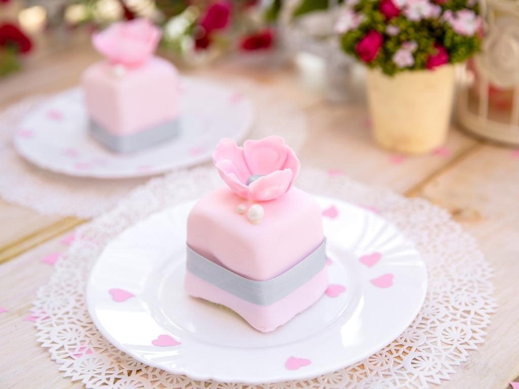 Ideen mit Perlen für die Hochzeit - kleine Kuchen mit Perlen