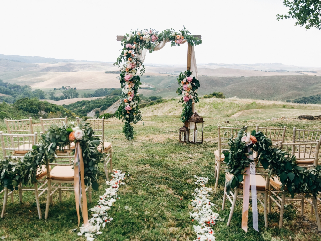 Hochzeitstrends 2023 - Freie Trauung in der Natur