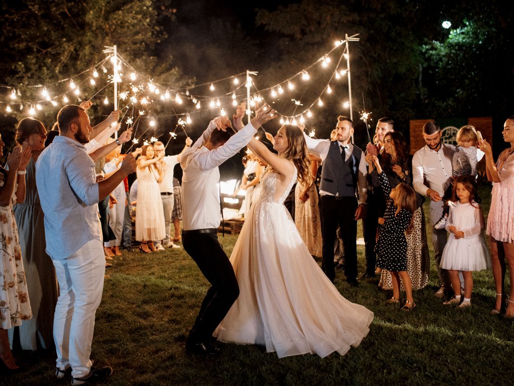 Technische Pannen sollten den Hochzeitstanz nicht stören, mache deshalb bei der Hochzeitsplanung einen Plan für technische Pannen.